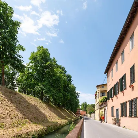 L'assiolo, Centro Storico - Fronte Mura